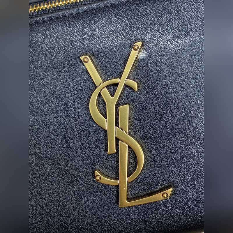 YSL classic腰包男女都可背拉鍊式開合腰包，經典標志性logo，包內有卡
