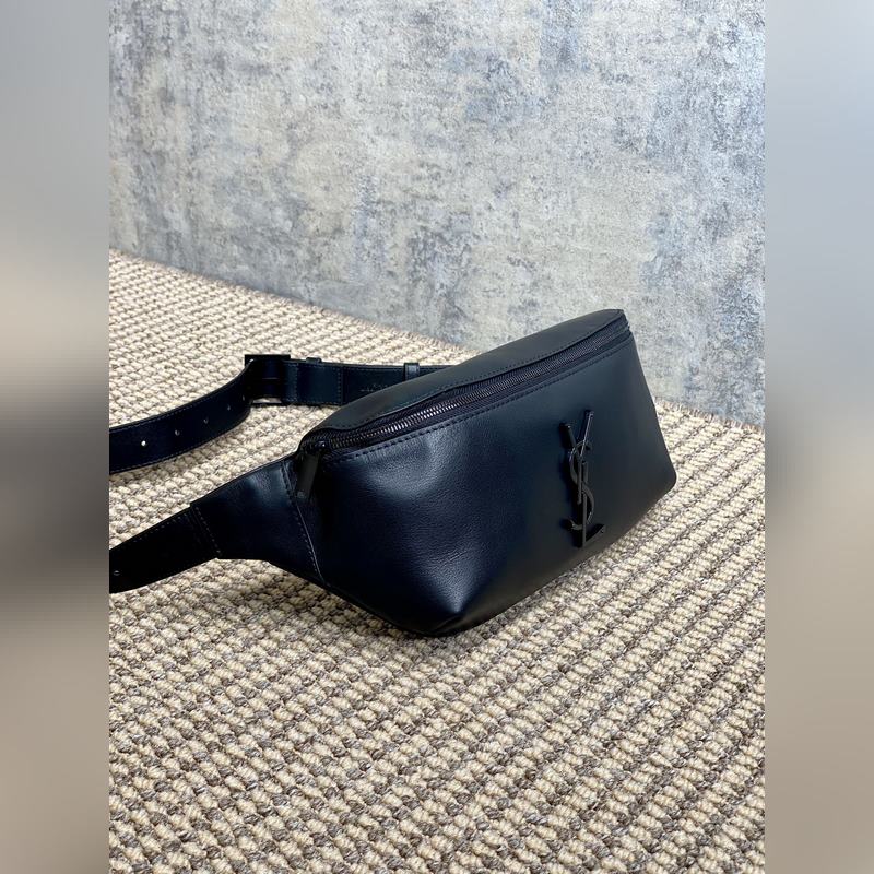 YSL classic腰包男女都可背拉鍊式開合腰包，經典標志性logo，包內有卡