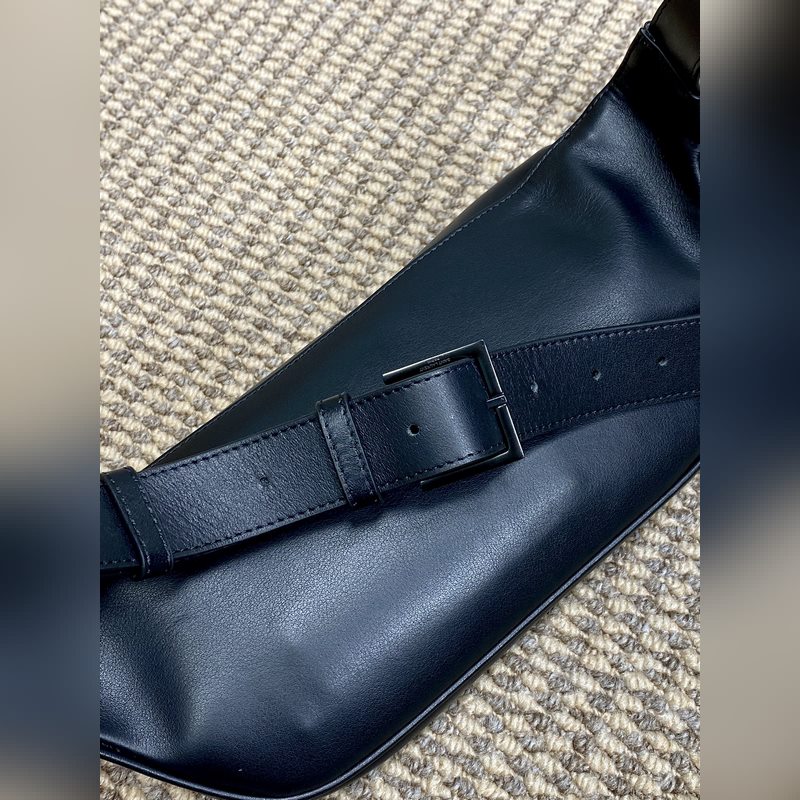 YSL classic腰包男女都可背拉鍊式開合腰包，經典標志性logo，包內有卡