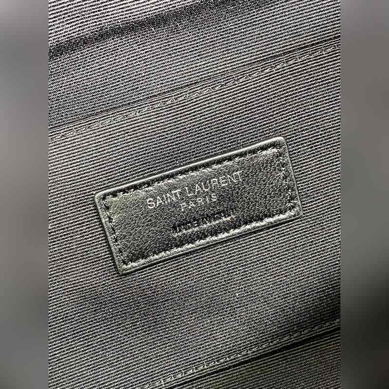 YSL classic腰包男女都可背拉鍊式開合腰包，經典標志性logo，包內有卡