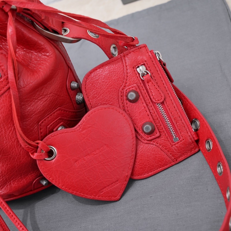新款小號水桶機包，進口爆裂羊皮，顔色：紅色，尺寸：15*17*19 Balenc