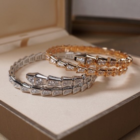 [原單對版] (配全套包裝) [寶格麗窄版蛇手鐲]手鐲為m碼，歡迎你拿任意一家