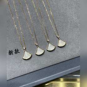 [原單對版] (配全套包裝) 寶格麗新款扇形小裙子項鍊 高級原版扣 原版刻字