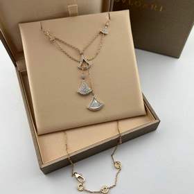 [原單對版] (配全套包裝) 寶格麗系列 玫瑰金扇形鑲鑽白貝母五個裙子吊墜雙層