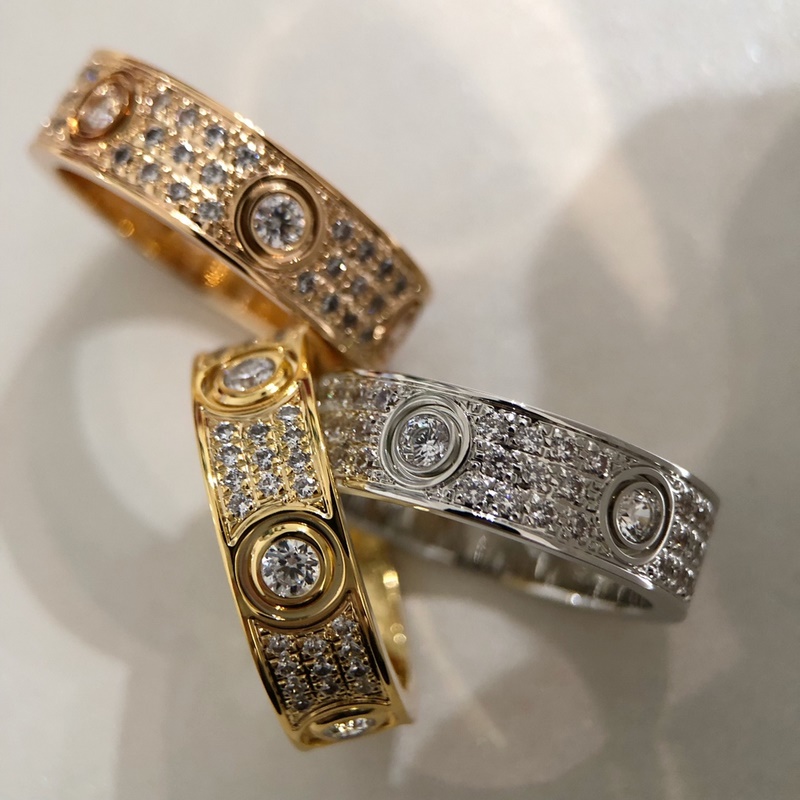 [原單對版] (配全套包裝) 老卡家經(jīng)典love滿天星寬版主鑽戒指，這款太火爆