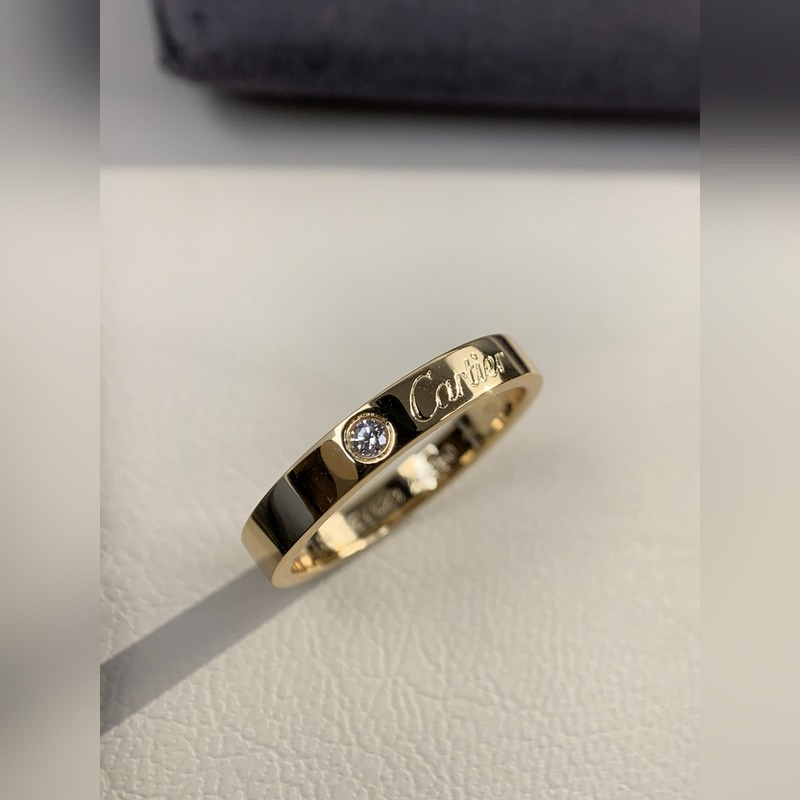 [原單對(duì)版] (配全套包裝) 卡地亞 Cartier單鑽字母戒指 完美CNC精