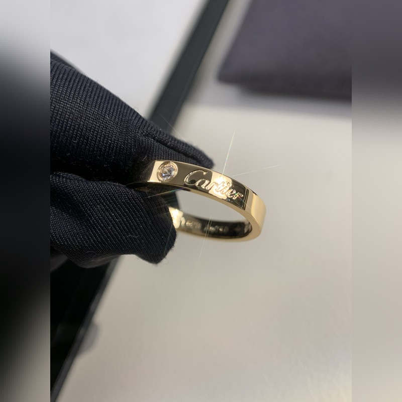[原單對(duì)版] (配全套包裝) 卡地亞 Cartier單鑽字母戒指 完美CNC精