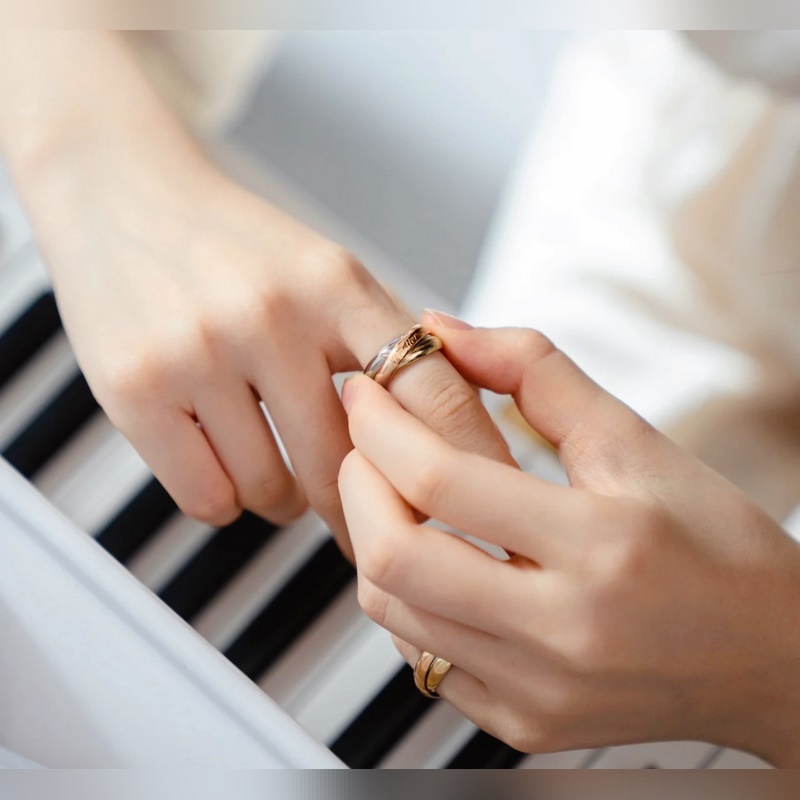 [原單對(duì)版] (配全套包裝) 卡地亞 Cartier三環(huán)無(wú)鑽戒指 人手一枚 環(huán)