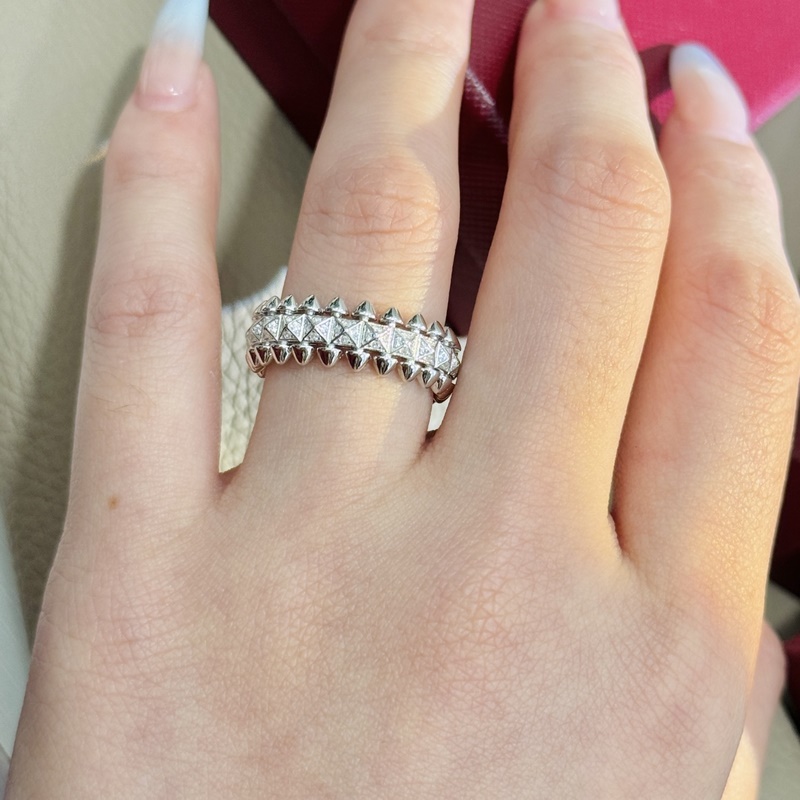 (配全套包裝) 卡地亞 Cartier鉚釘 子彈頭帶鑽戒指 最受歡迎的一 非常個