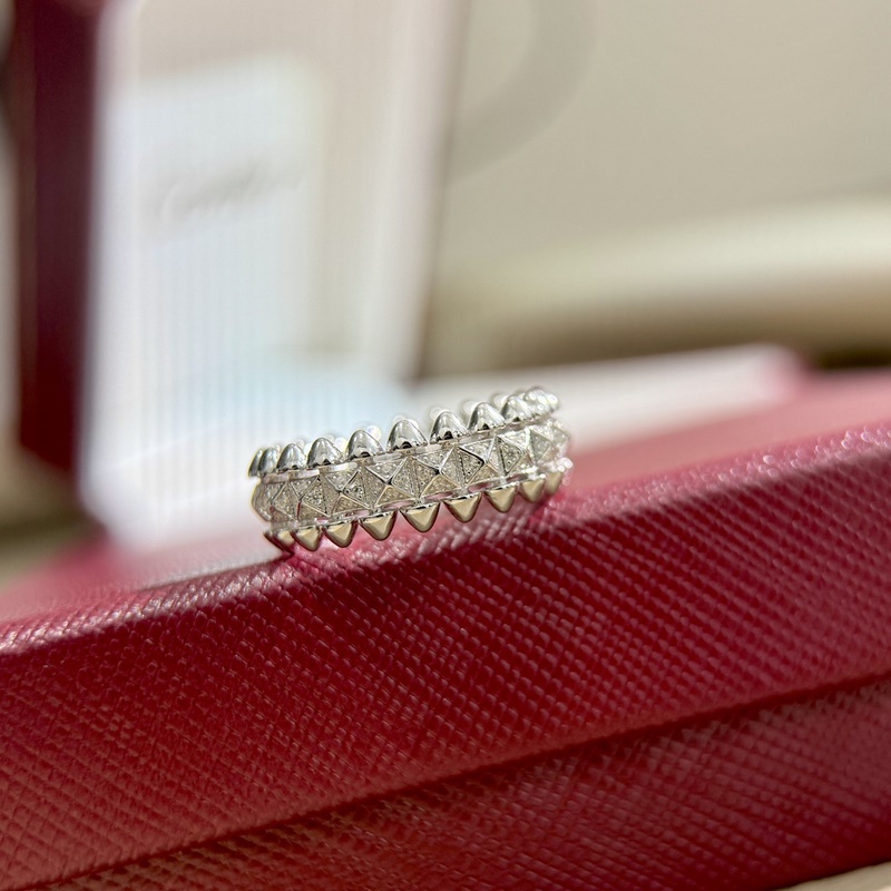 (配全套包裝) 卡地亞 Cartier鉚釘 子彈頭帶鑽戒指 最受歡迎的一 非常個