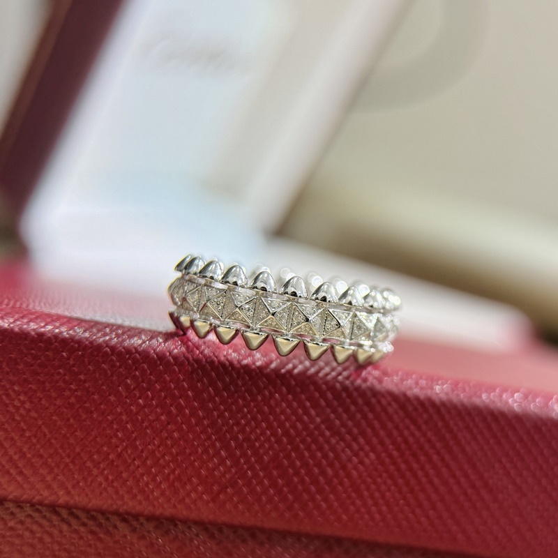 (配全套包裝) 卡地亞 Cartier鉚釘 子彈頭帶鑽戒指 最受歡迎的一 非常個