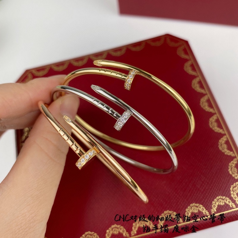 [原單對版] (配全套包裝) 卡地亞 Cartier細版帶鑽空心管釘子手鐲，三