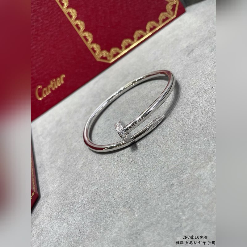 [原單對版] (配全套包裝) 卡地亞 Cartier粗版頭尾鑽釘子手鐲