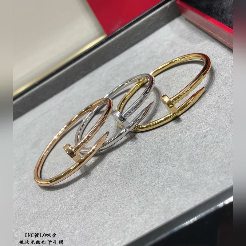 [原單對版] (配全套包裝) 卡地亞 Cartier粗版光面釘子手鐲  C