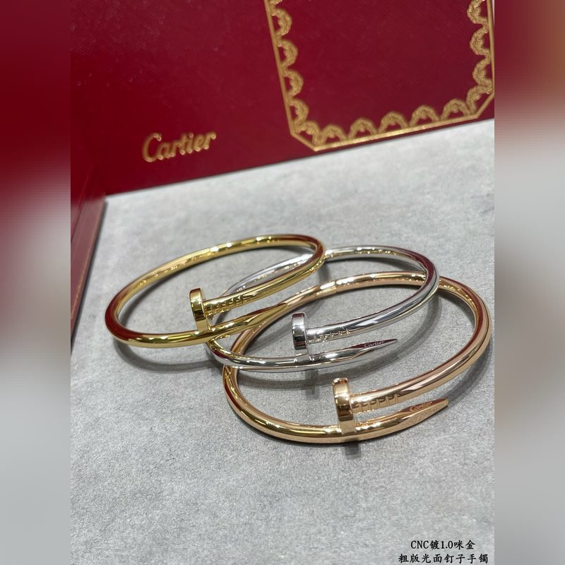 [原單對版] (配全套包裝) 卡地亞 Cartier粗版光面釘子手鐲  C
