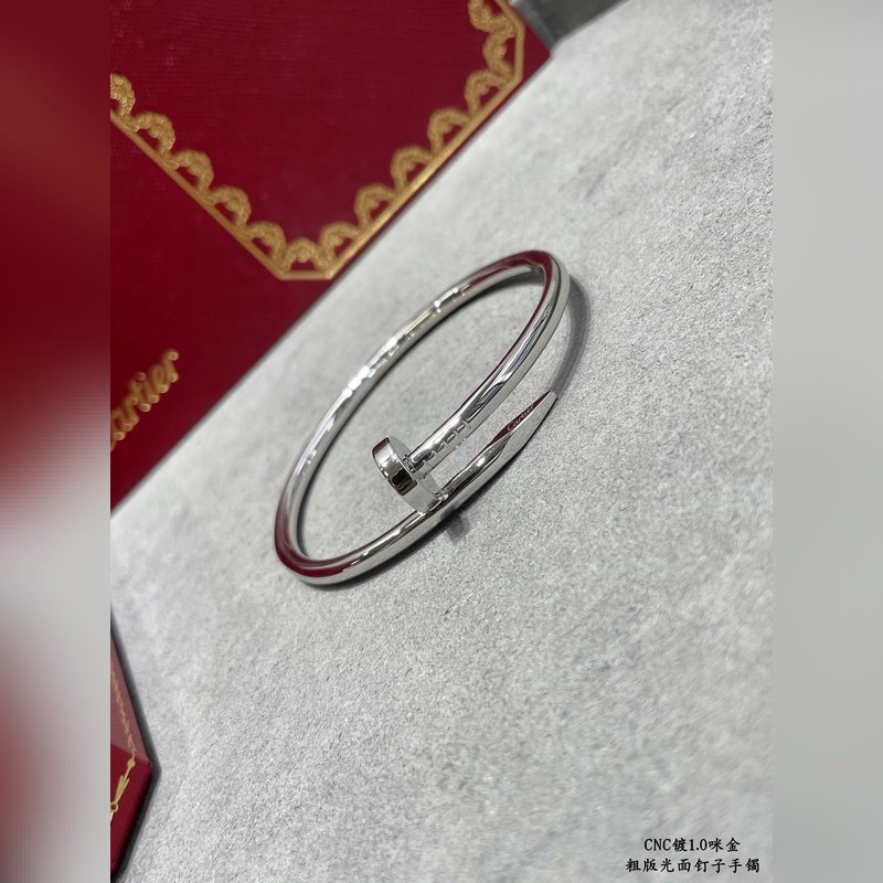 [原單對版] (配全套包裝) 卡地亞 Cartier粗版光面釘子手鐲  C