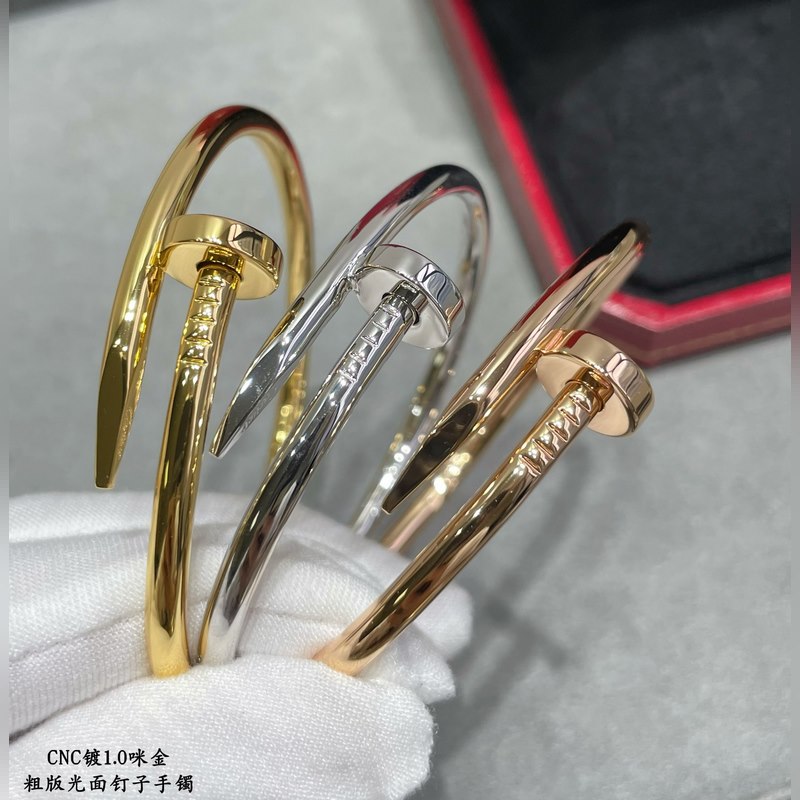 [原單對版] (配全套包裝) 卡地亞 Cartier粗版光面釘子手鐲  C