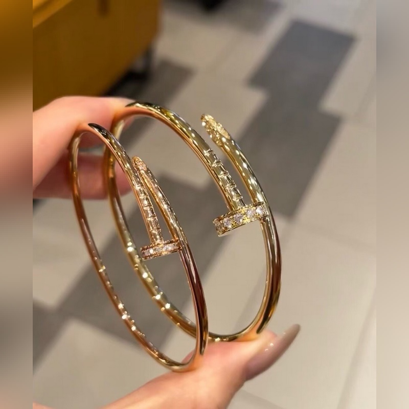 [原單對版] (配全套包裝) 卡地亞 Cartier頭尾鑽釘子手鐲