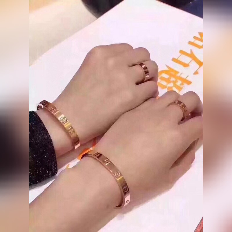 [原單對版] (配全套包裝) 現貨 (卡地亞 Cartier玫瑰金四鑽手鐲)C