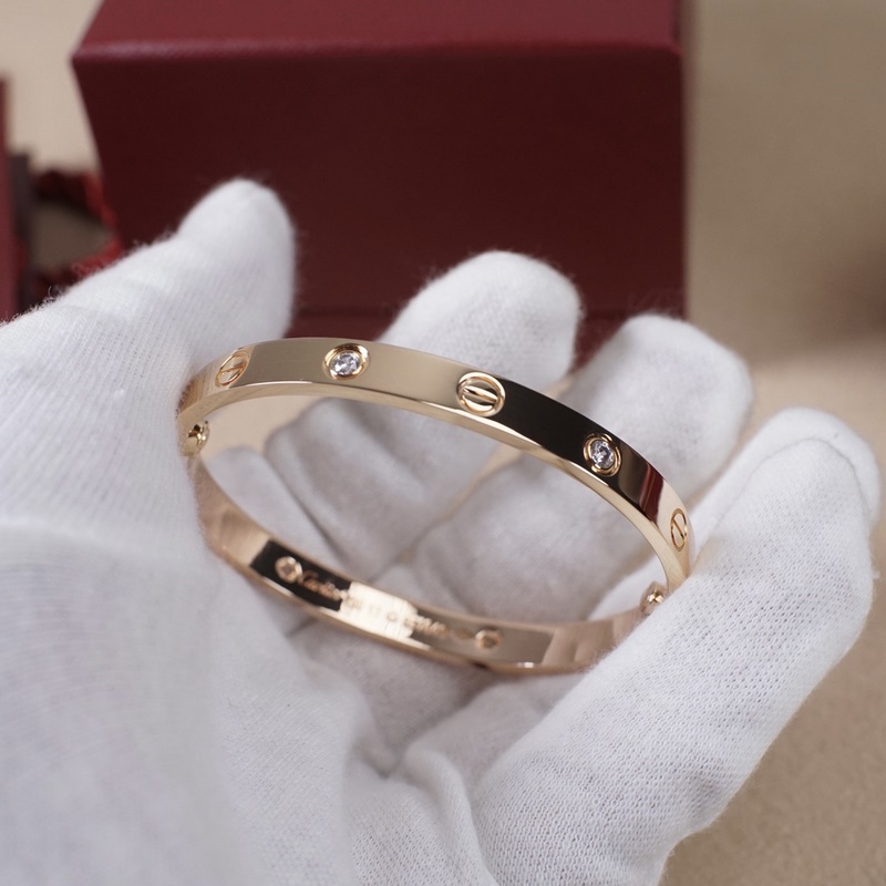 [原單對版] (配全套包裝) [卡地亞 Cartierlove寬版四鑽手鐲 ]