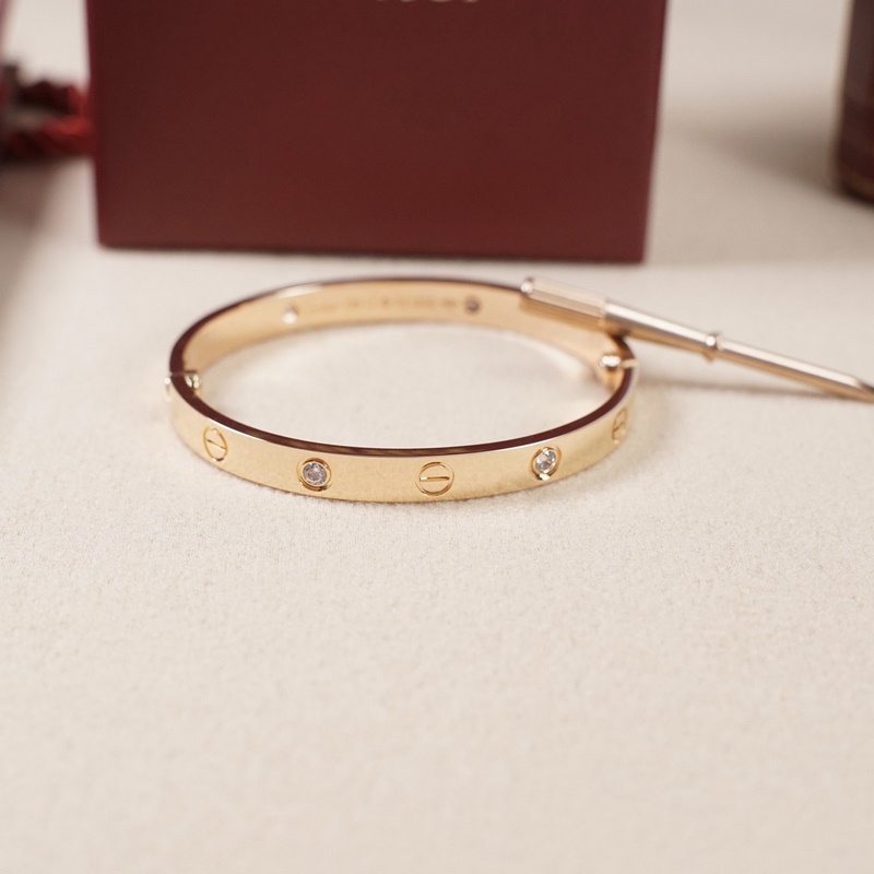 [原單對版] (配全套包裝) [卡地亞 Cartierlove寬版四鑽手鐲 ]