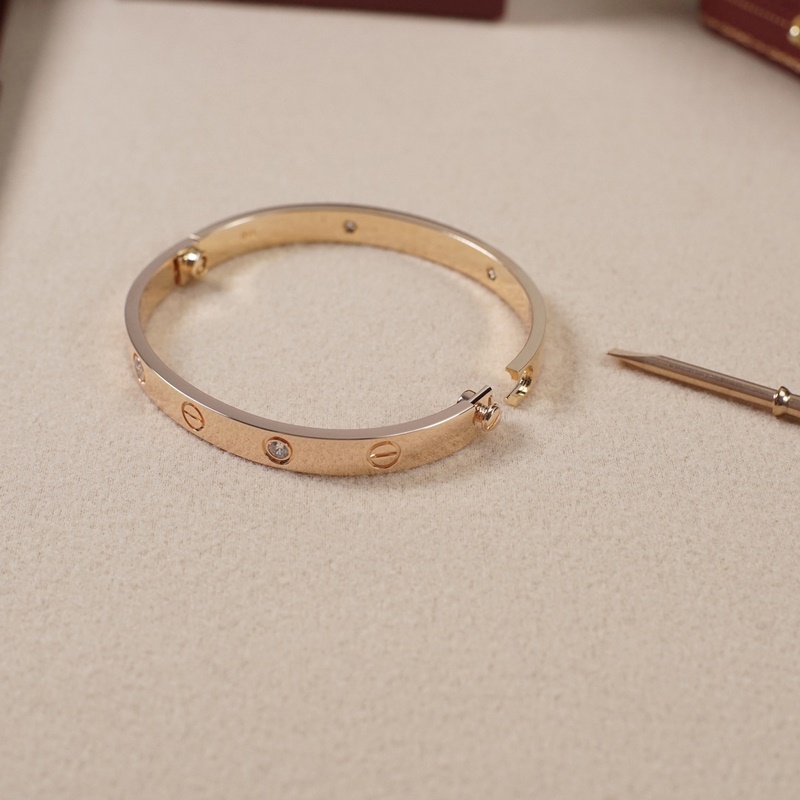 [原單對版] (配全套包裝) [卡地亞 Cartierlove寬版四鑽手鐲 ]