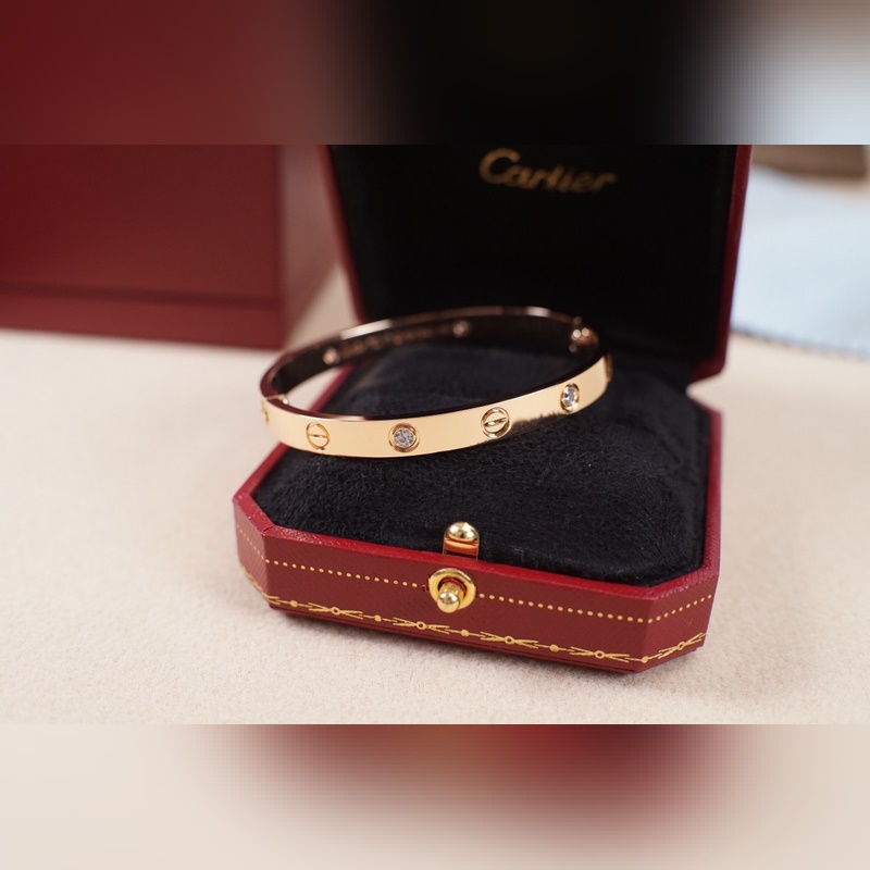[原單對版] (配全套包裝) [卡地亞 Cartierlove寬版四鑽手鐲 ]