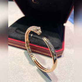 [原單對版] (配全套包裝) 卡地亞 Cartier帶鑽獵豹開口手鐲。。