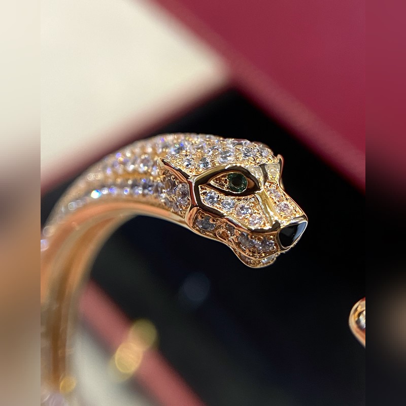 [原單對版] (配全套包裝) 卡地亞 Cartier帶鑽獵豹開口手鐲。。