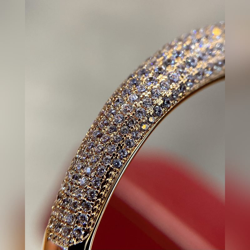 [原單對版] (配全套包裝) 卡地亞 Cartier帶鑽獵豹開口手鐲。。