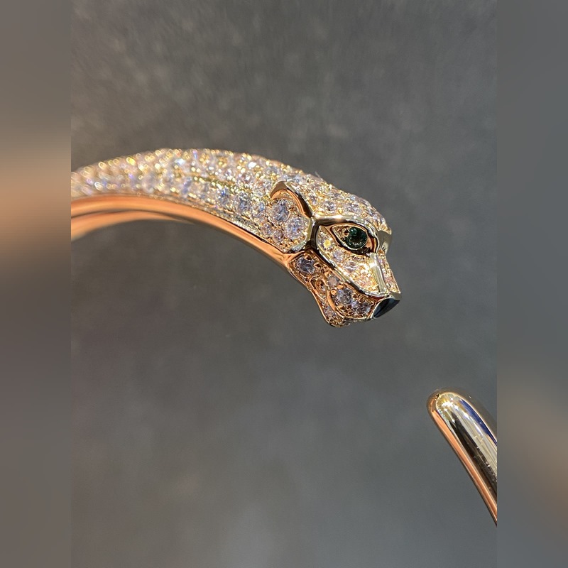 [原單對版] (配全套包裝) 卡地亞 Cartier帶鑽獵豹開口手鐲。。