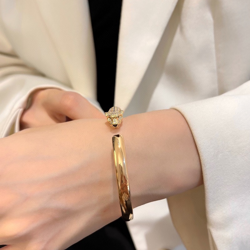 [原單對版] (配全套包裝) 卡地亞 Cartier帶鑽獵豹開口手鐲。。