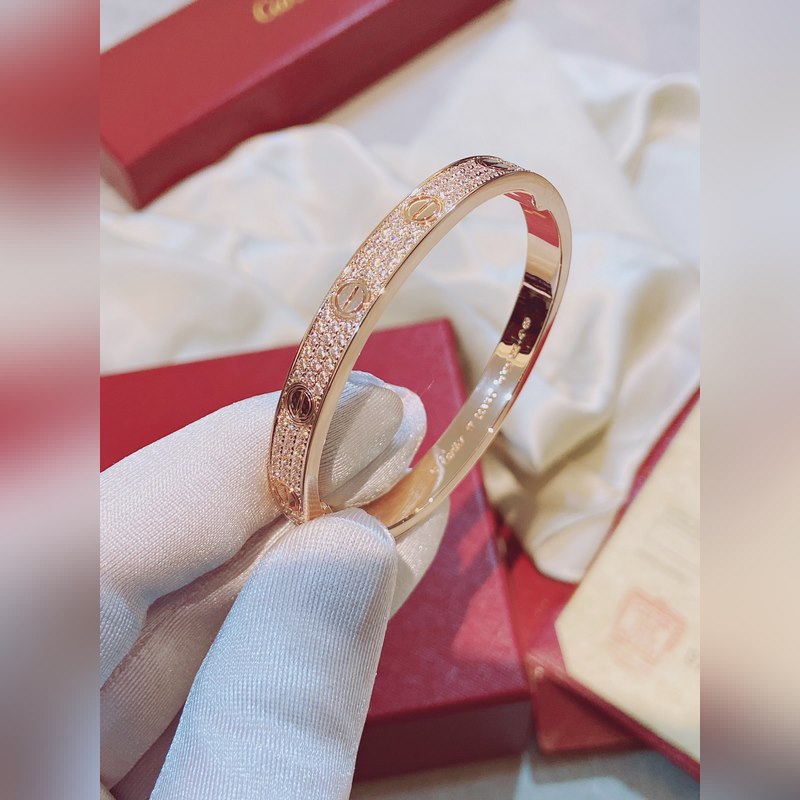 [原單對版] (配全套包裝) 卡地亞 Cartier寬版滿天星手鐲佩戴上手 比較