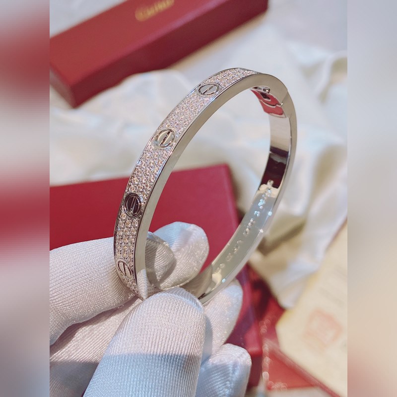 [原單對版] (配全套包裝) 卡地亞 Cartier寬版滿天星手鐲佩戴上手 比較