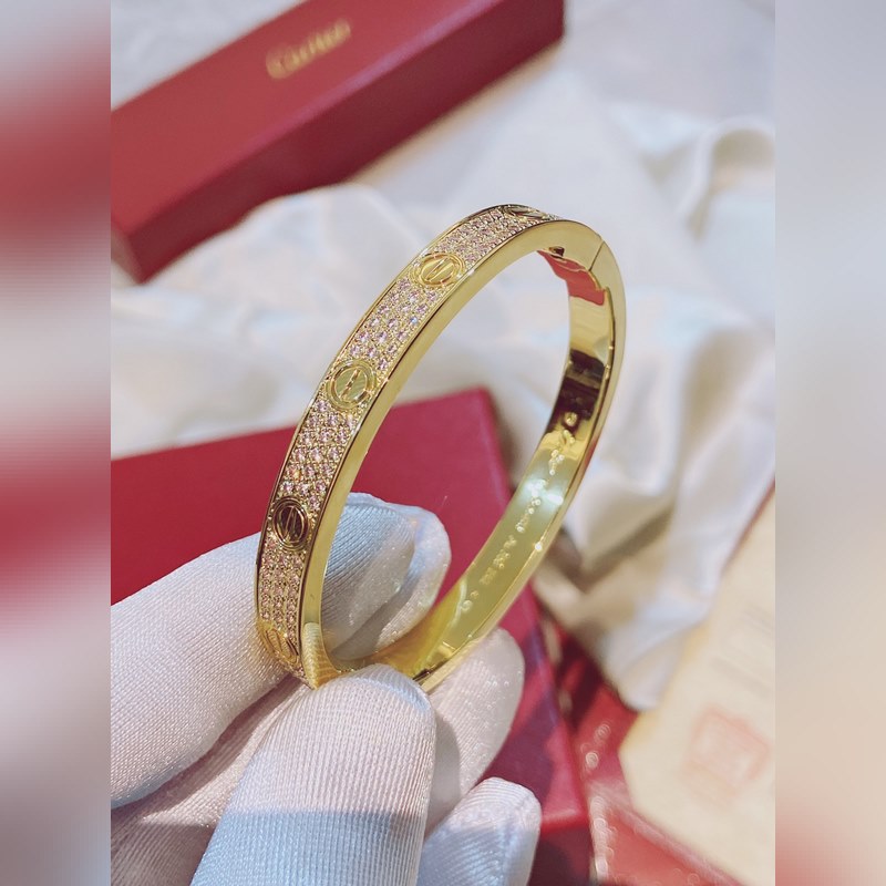 [原單對版] (配全套包裝) 卡地亞 Cartier寬版滿天星手鐲佩戴上手 比較