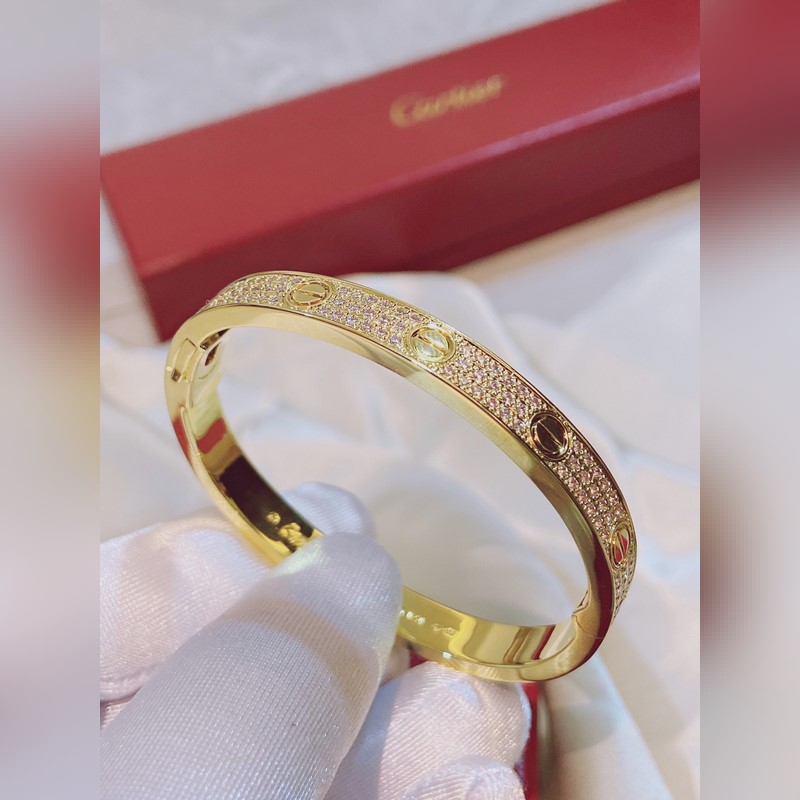 [原單對版] (配全套包裝) 卡地亞 Cartier寬版滿天星手鐲佩戴上手 比較