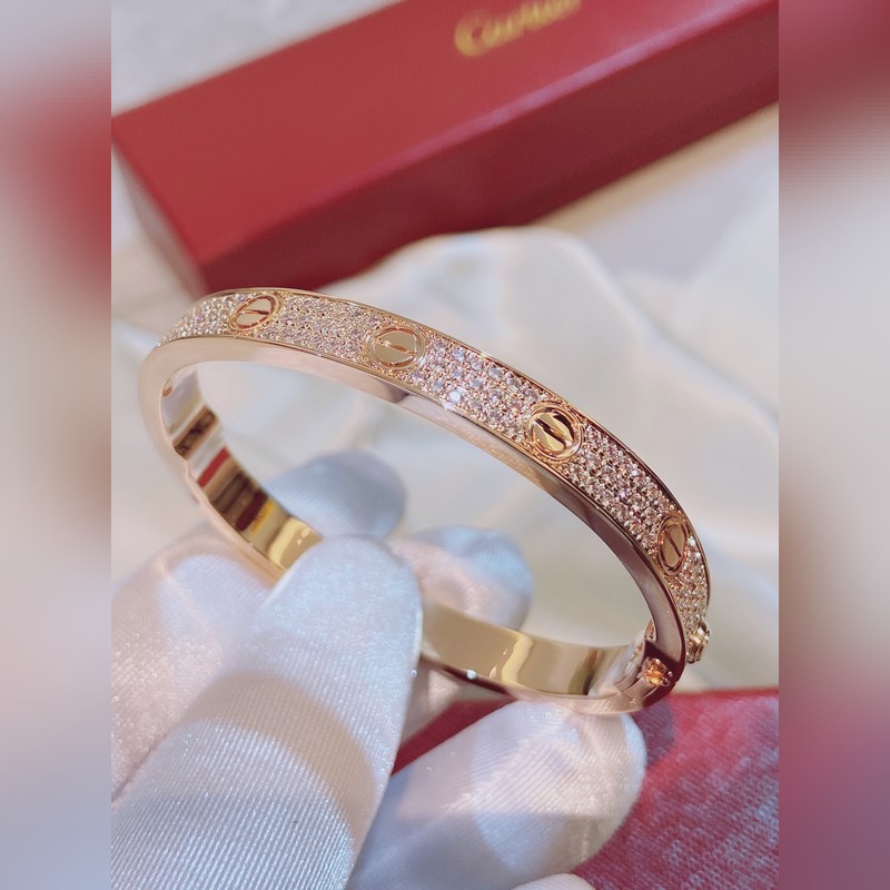 [原單對版] (配全套包裝) 卡地亞 Cartier寬版滿天星手鐲佩戴上手 比較