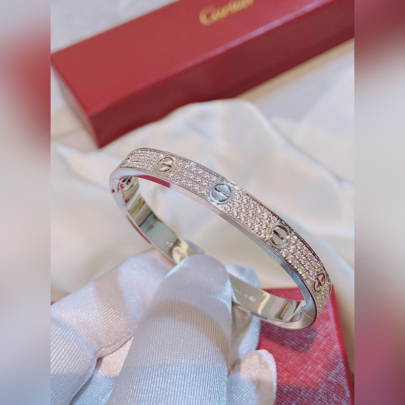 [原單對版] (配全套包裝) 卡地亞 Cartier寬版滿天星手鐲佩戴上手 比較