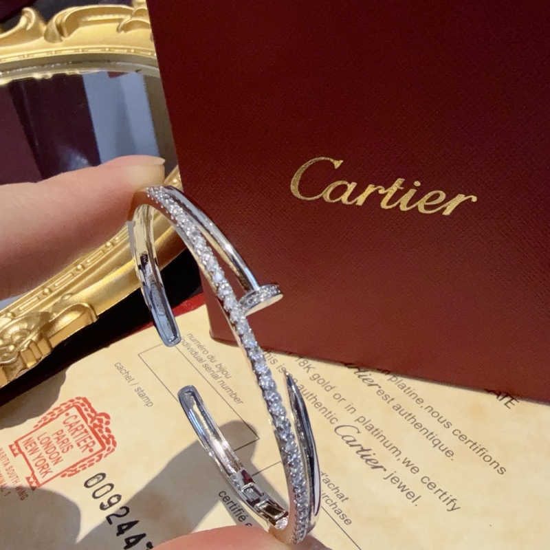 [原單對版] (配全套包裝) 卡地亞 Cartier鑲鑽釘子手鐲 高端定制版本