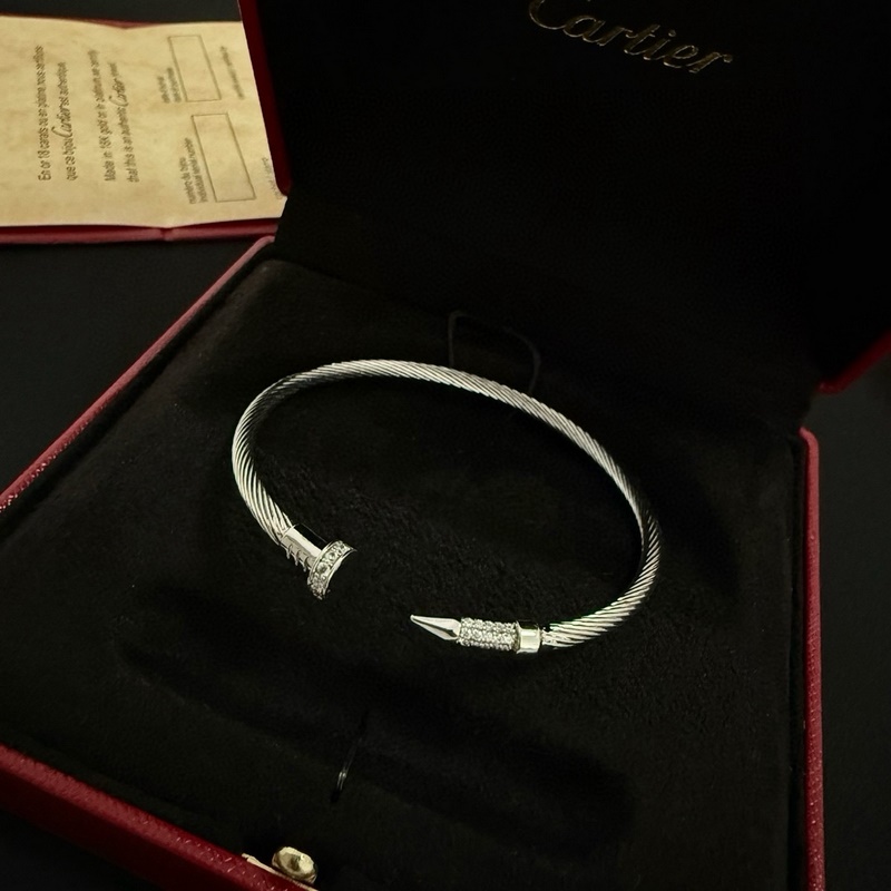 [原單對版] (配全套包裝) 卡地亞 Cartier釘子鑲鑽手鐲 明星網紅同歀