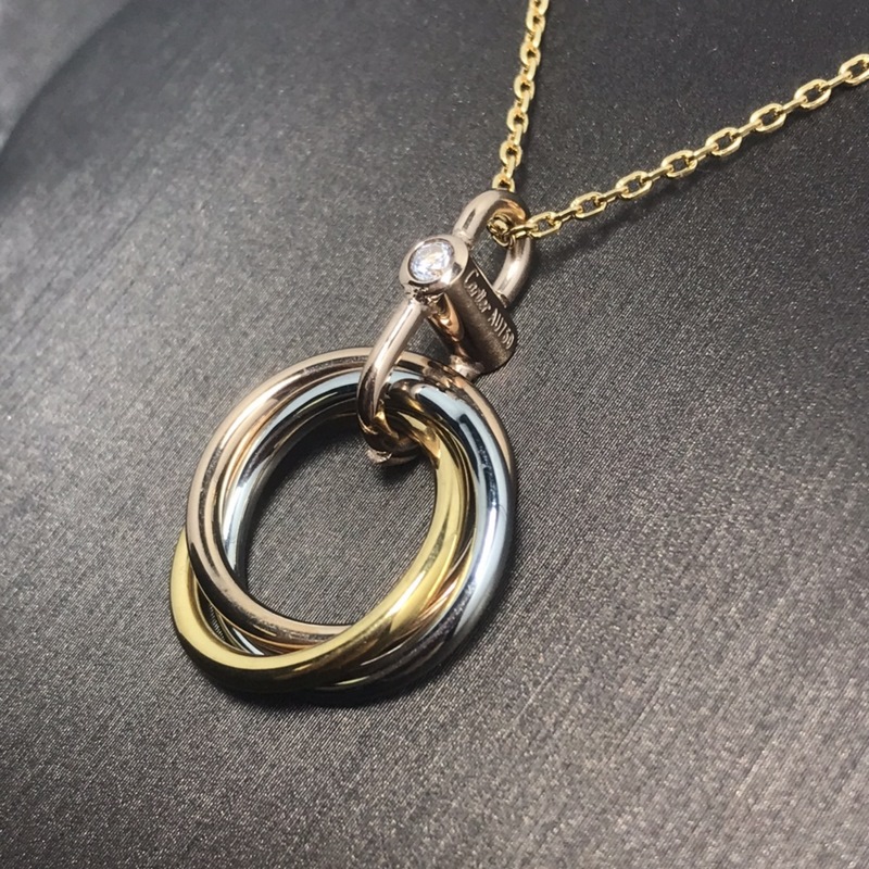 卡地亞 Cartier項(xiàng)鍊 新版本三環(huán)三色單鑽情侶項(xiàng)鍊