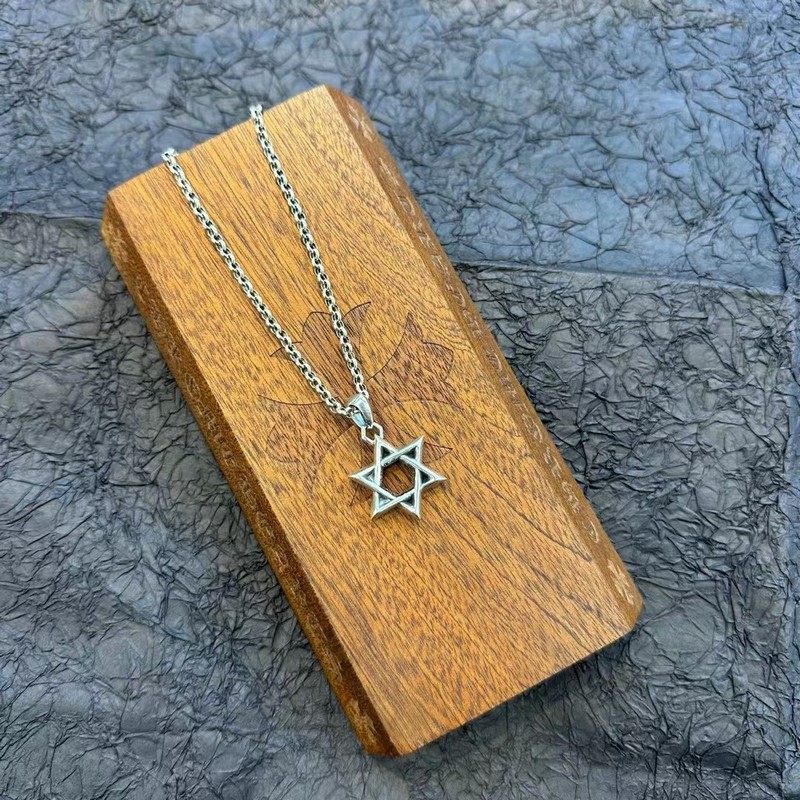 Chrome Hearts克羅心 經(jīng)典複古六芒星吊墜 經(jīng)典項鍊 凹凸造型不同的花