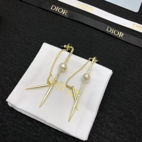 DIOR 迪奧耳釘 專櫃一緻黃銅材質(zhì) 火爆款出貨 設(shè)計(jì)獨(dú)特 複古前衛(wèi) 美女必備