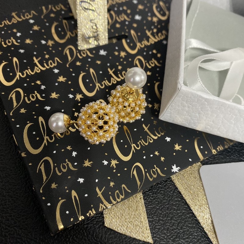 搶手好貨爆 Dior 迪奧 火爆 2026 字母大小滿天星米粒珠耳釘 專櫃同款材