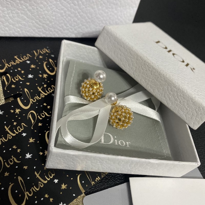 搶手好貨爆 Dior 迪奧 火爆 2026 字母大小滿天星米粒珠耳釘 專櫃同款材