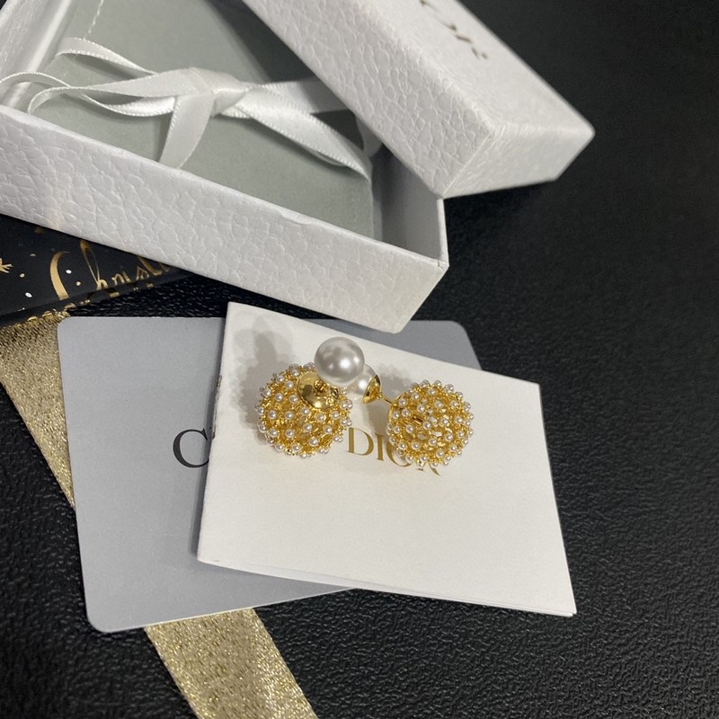 搶手好貨爆 Dior 迪奧 火爆 2026 字母大小滿天星米粒珠耳釘 專櫃同款材