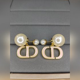 迪奧Dior經(jīng)典款珍珠耳釘