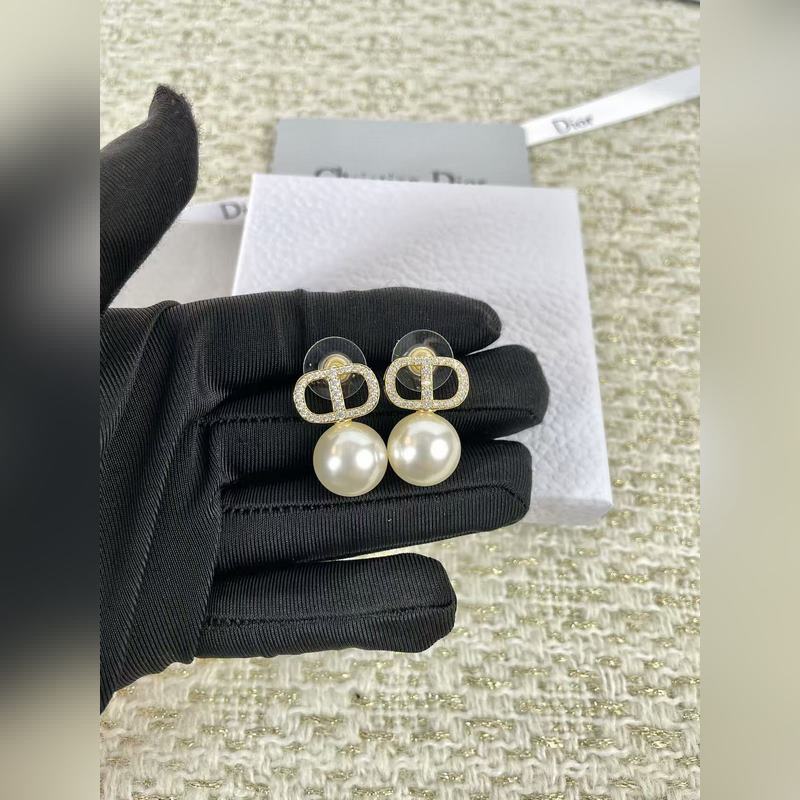 迪奧Dior經典款珍珠耳釘