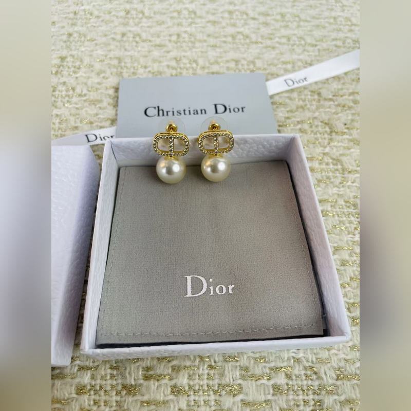 迪奧Dior經典款珍珠耳釘