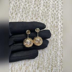 迪奧Dior經(jīng)典款地球紋包珍珠耳釘